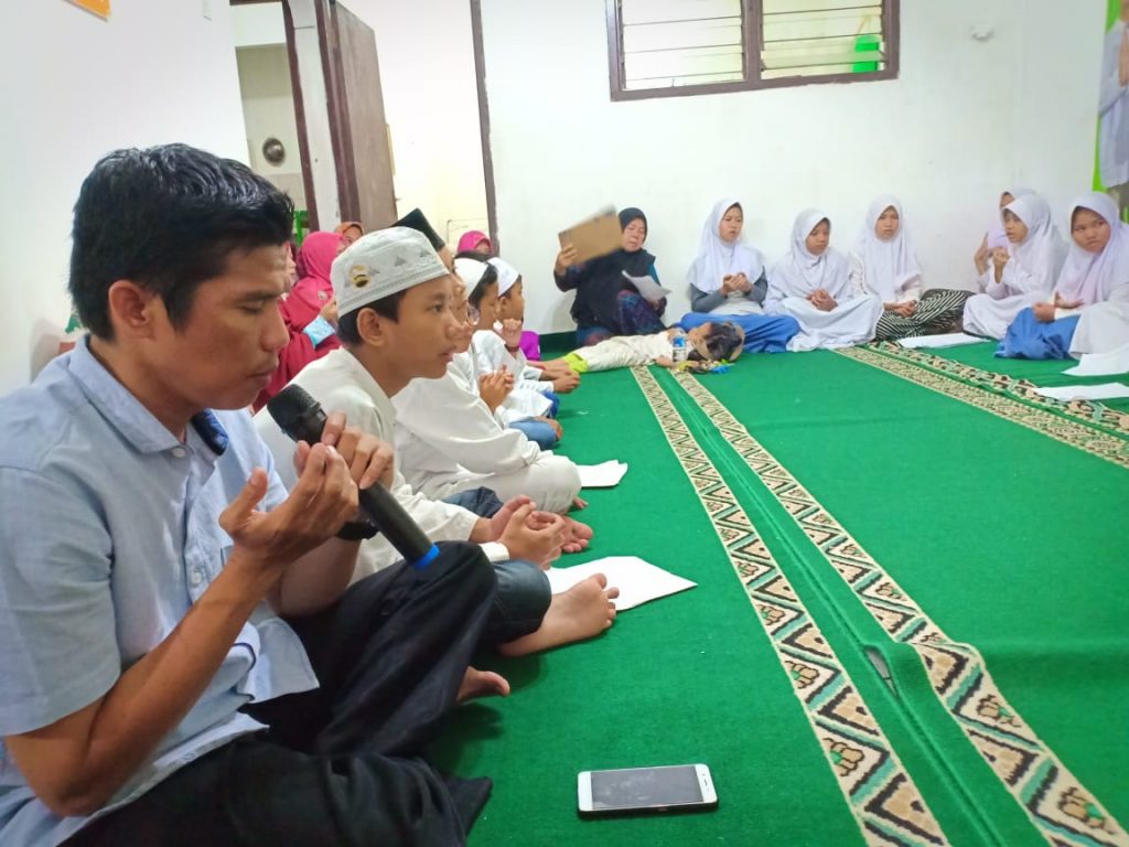 Alhamdulillah kegiatan rutin doa dan istighosah bersama segenap pengurus dan adik-adik yatim pekanan hari jumat 22 februari 2019 berjalan dengan lancar dan hikmat.