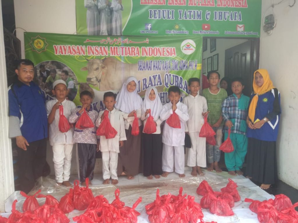 Yayasan Insan Mutiara Indonesia Berbagi Berkah di Hari Raya Idul Qurban 1410 H Bersama Yatim Piatu dan Dhuafa.