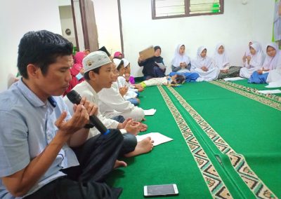 Alhamdulillah kegiatan rutin do’a dan istighosah bersama segenap pengurus dan adik-adik yatim pekanan hari jumat 22 februari 2019 berjalan dengan lancar dan hikmat.